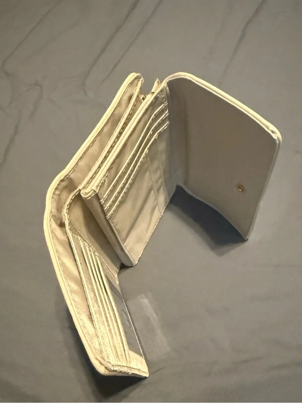 Compact Faux Leather Trifold Cream Card Holder Wallet - Sleek Everyday Organizer